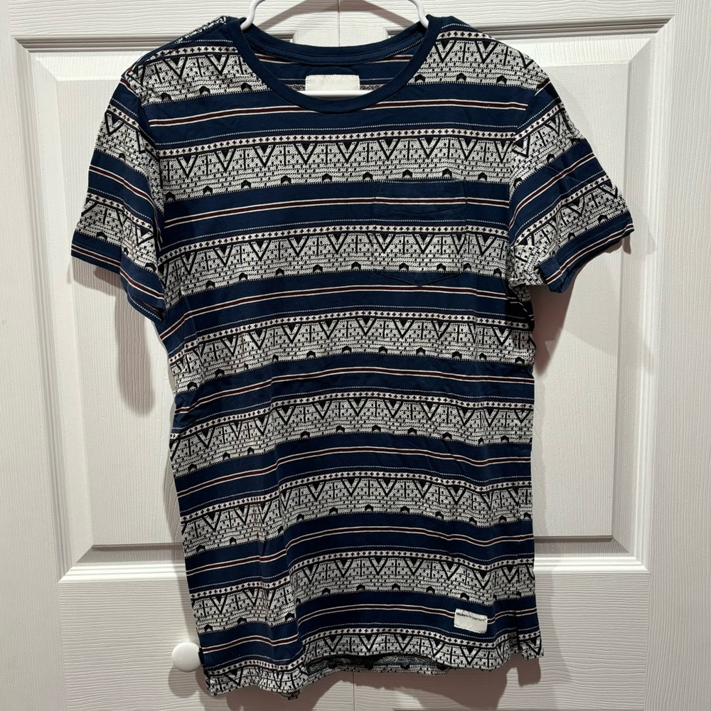 MODERN AMUSEMENT Men's Striped Short Sleeve Shirt w/ Pocket - blue&white, size S